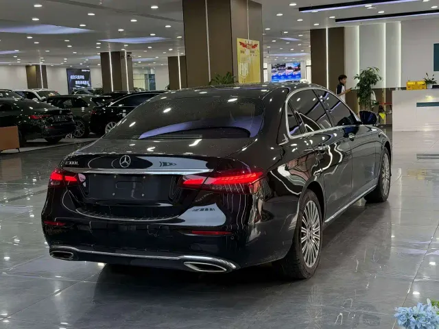 Mercedes-Benz E-Class — Фото автомобиля 6