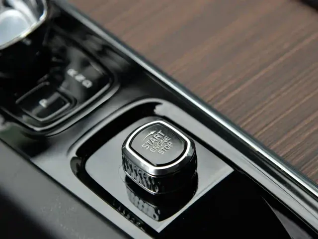 Volvo XC60 — Фото автомобиля 16