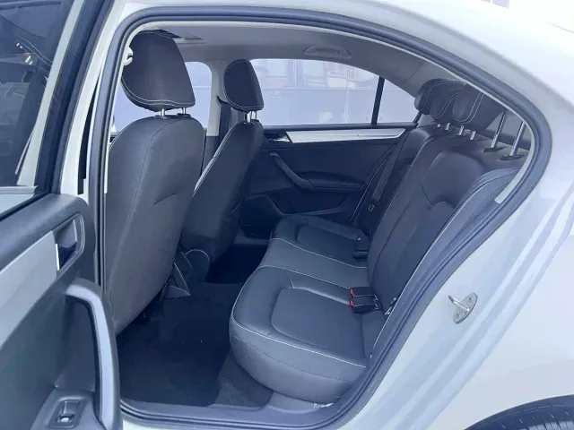 Škoda Rapid 2022 1.5L Automatic Comfort Edition — Фото автомобиля 14
