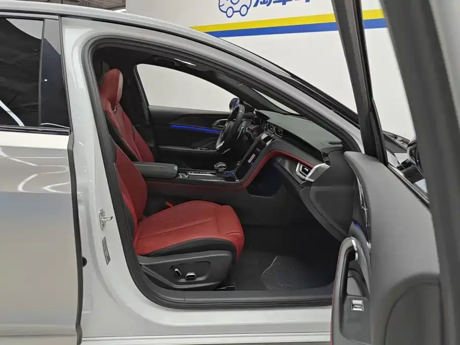 Hongqi Hongqi H6 2025 Model 2.0T Fashion Edition — Фото автомобиля 8