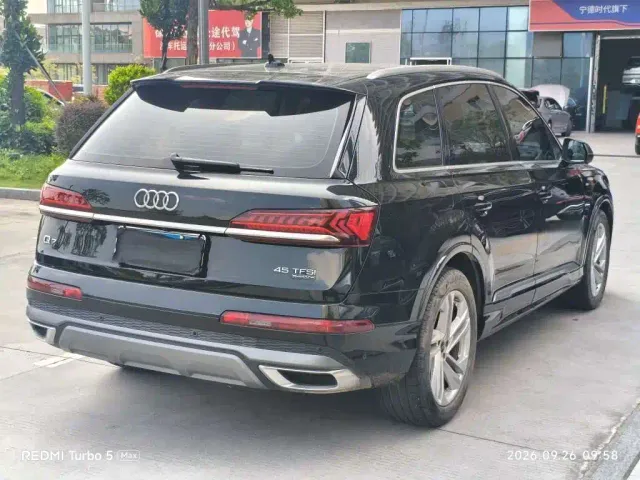 Audi Q7 — Фото автомобиля 9