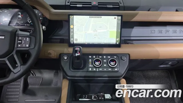 Land Rover Defender — Фото автомобиля 14