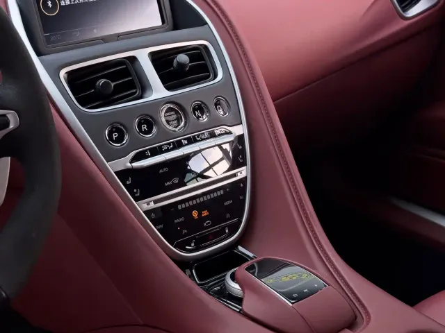 Aston Martin DB11 — Фото автомобиля 24