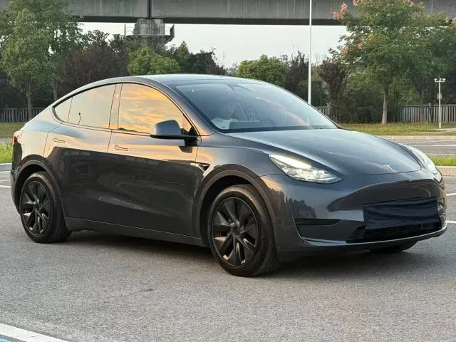 Tesla Model Y — Фото автомобиля 4
