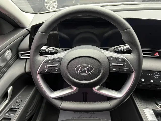 Hyundai Elantra — Фото автомобиля 10