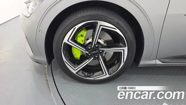 Kia EV6 — Фото автомобиля 4