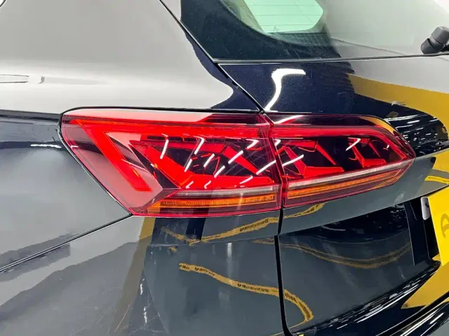 Volkswagen Touareg — Фото автомобиля 10