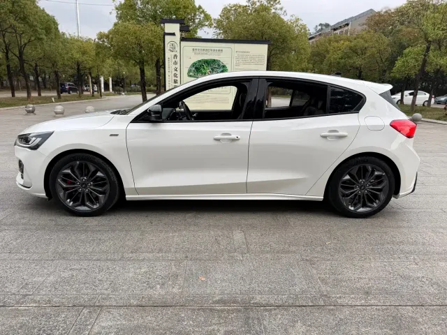 Ford Focus — Фото автомобиля 7