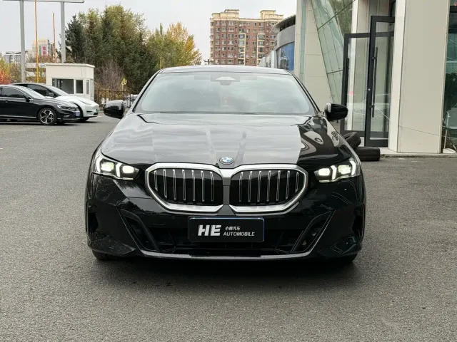 BMW 5 Series — Фото автомобиля 2