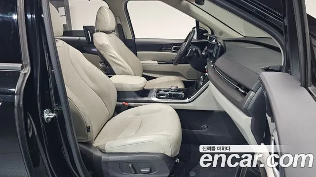 Kia Carnival Generation 4 — Фото автомобиля 25