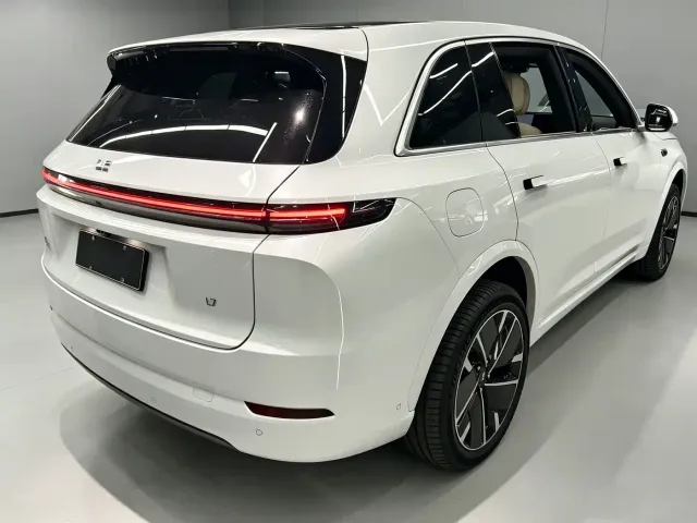 Li Auto L7 — Фото автомобиля 3