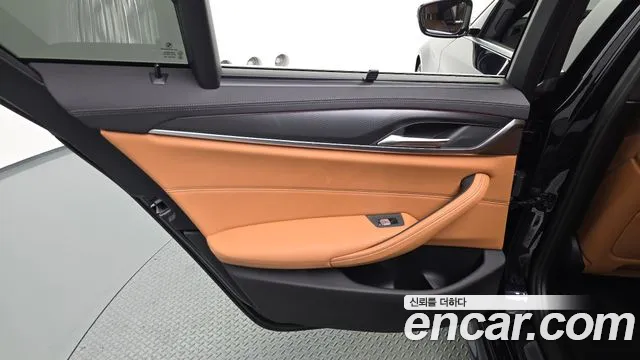 BMW 5 Series G30 — Фото автомобиля 14