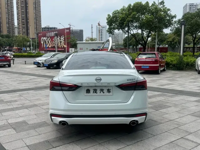 Nissan Teana — Фото автомобиля 4