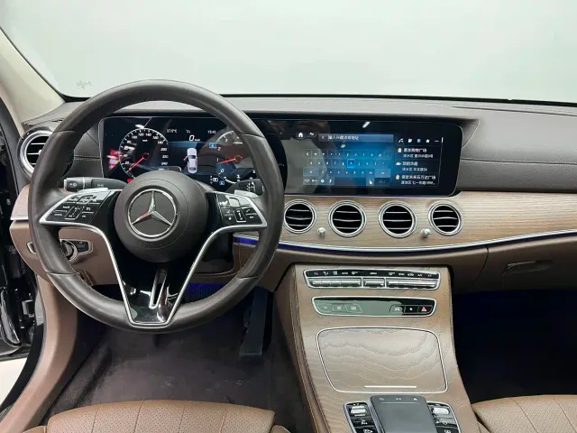 Mercedes-Benz E-Class — Фото автомобиля 16