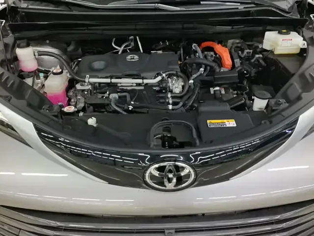Toyota Sienna — Фото автомобиля 10