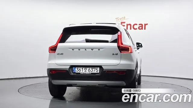Вольво XC40 B4 Inscription — Фото автомобиля 4