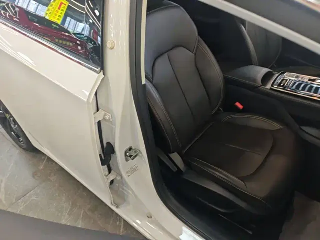 Roewe i6 MAX — Фото автомобиля 24