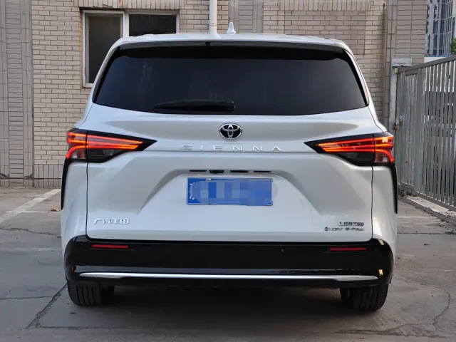Toyota Sienna — Фото автомобиля 5