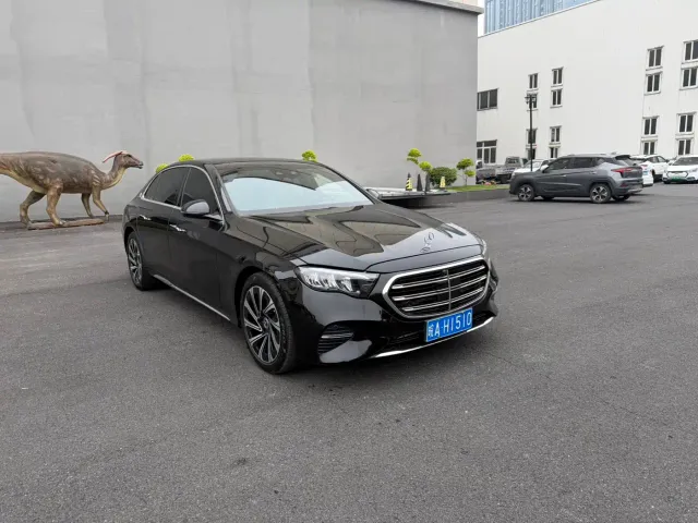 Mercedes-Benz E-Class — Фото автомобиля 3