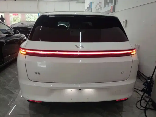 Li Auto L7 — Фото автомобиля 5