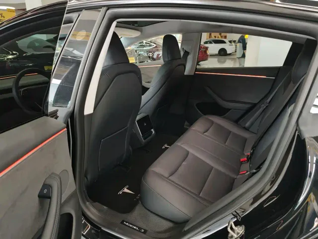 Tesla Model 3 — Фото автомобиля 5