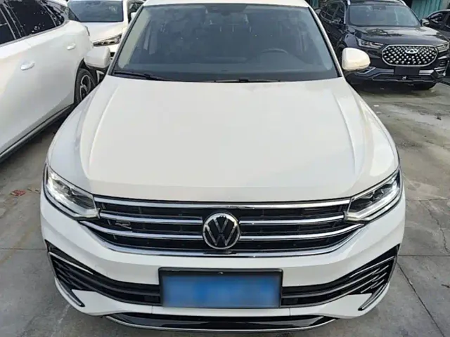 Volkswagen Tiguan L — Фото автомобиля 2