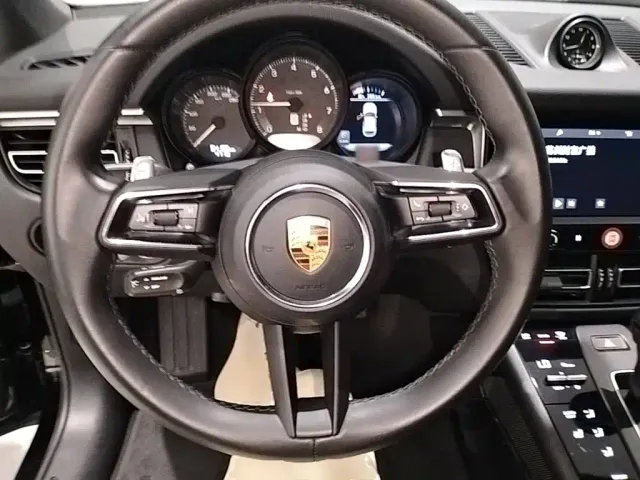 Porsche Macan — Фото автомобиля 10