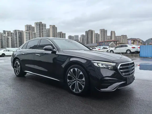 Mercedes-Benz E-Class — Фото автомобиля 3