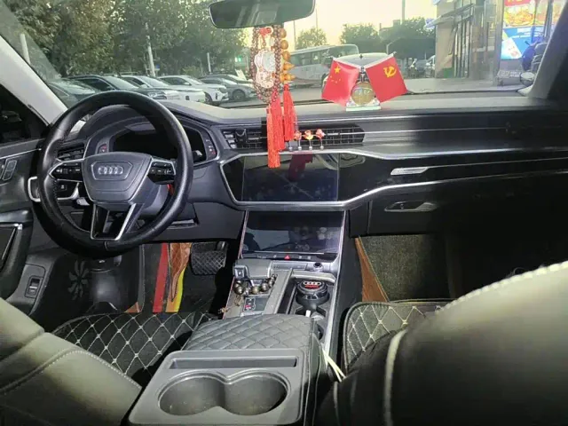 Audi A6L — Фото автомобиля 12