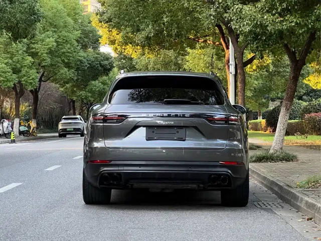 Porsche Cayenne — Фото автомобиля 4