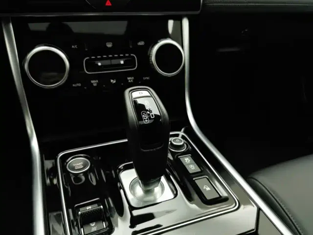 Jaguar XEL — Фото автомобиля 13