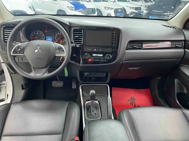 Mitsubishi Outlander — Фото автомобиля 9