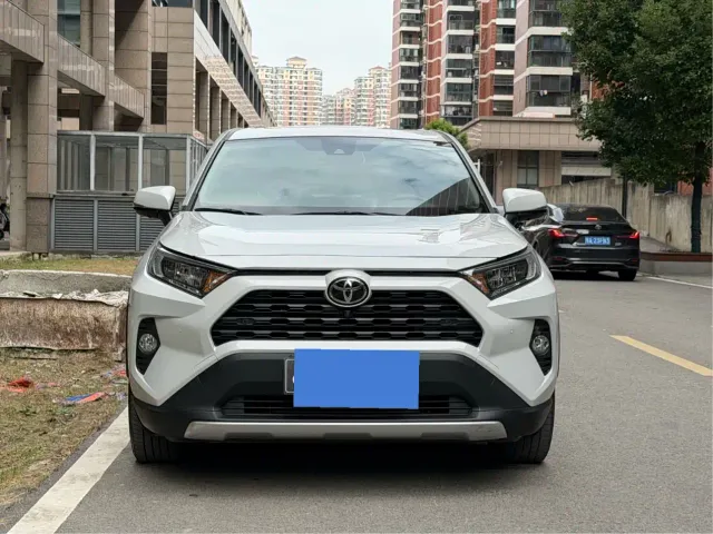 Toyota RAV4 — Фото автомобиля 2