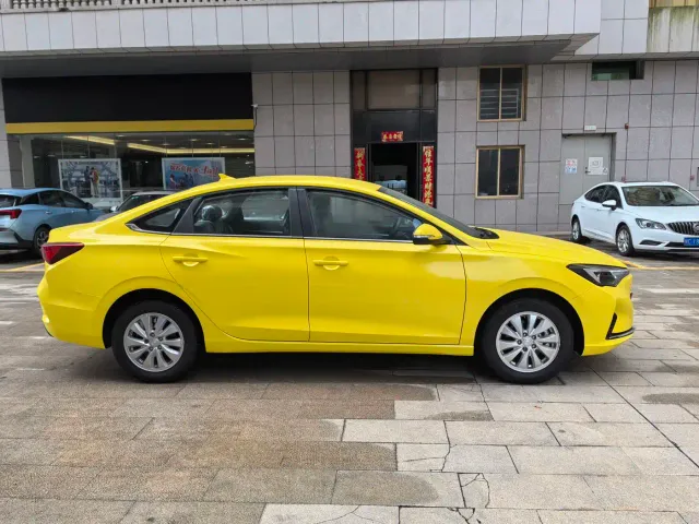 Changan Eado — Фото автомобиля 6