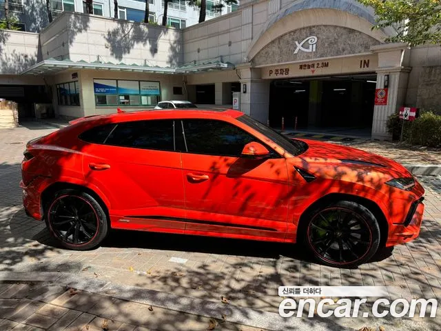 Lamborghini Urus — Фото автомобиля 2