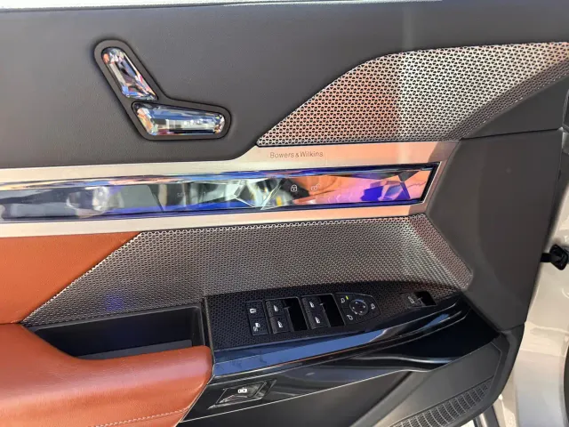 BMW i7 — Фото автомобиля 8