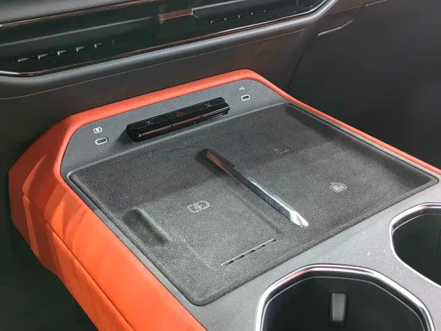 Ford Mustang NEV — Фото автомобиля 9