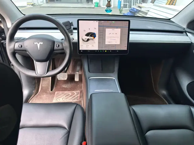 Tesla Model Y — Фото автомобиля 6