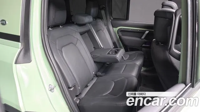 Land Rover Defender — Фото автомобиля 11