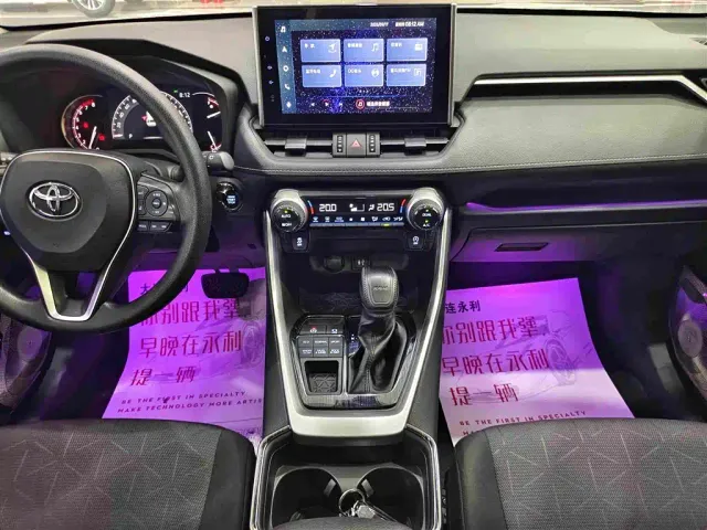 Toyota RAV4 — Фото автомобиля 7