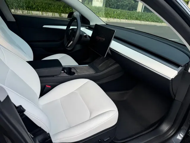 Tesla Model 3 — Фото автомобиля 7