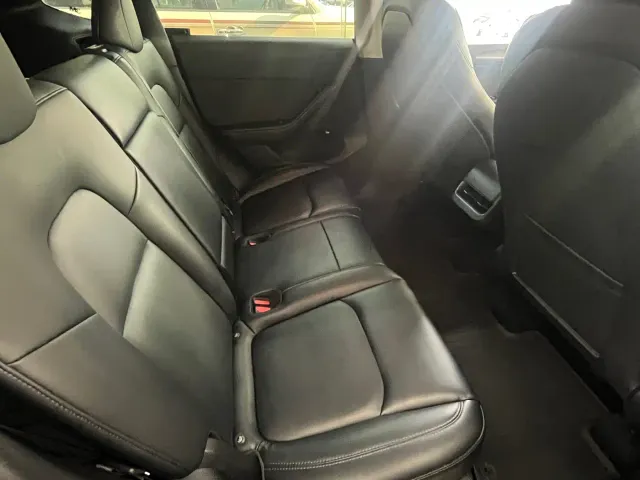 Tesla Model Y — Фото автомобиля 13