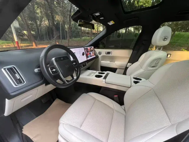 Li Auto L8 — Фото автомобиля 13