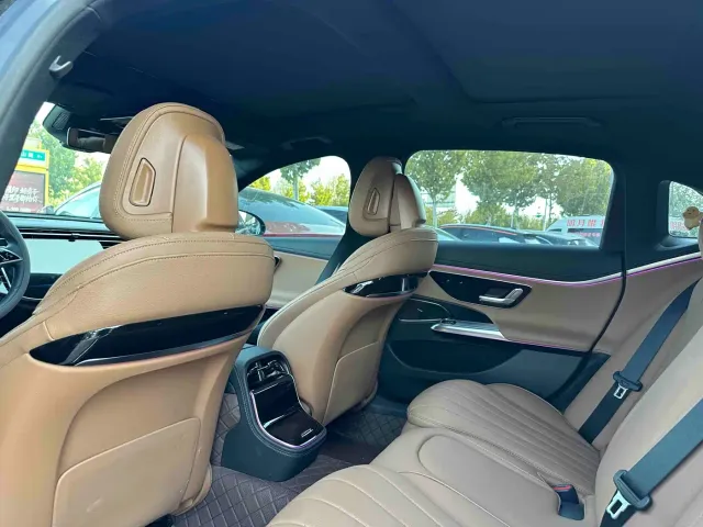 Mercedes-Benz E-Class — Фото автомобиля 5