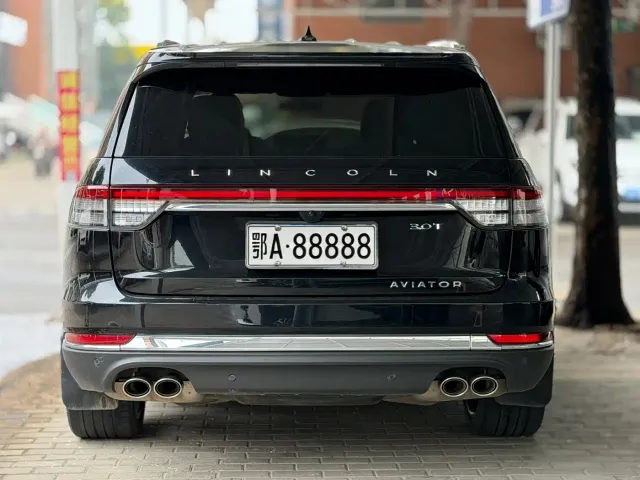 Lincoln Aviator — Фото автомобиля 5