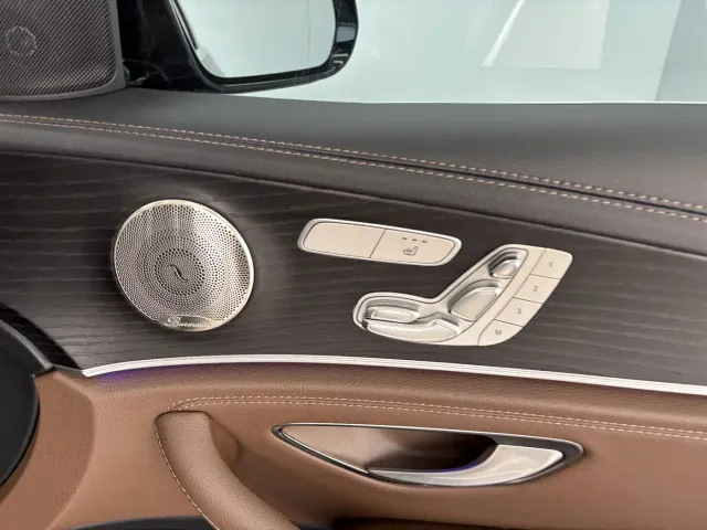 Mercedes-Benz E-Class — Фото автомобиля 26