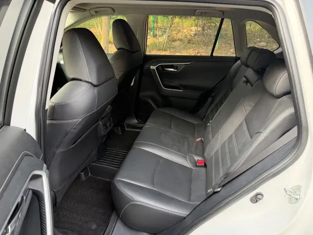 Toyota RAV4 — Фото автомобиля 4