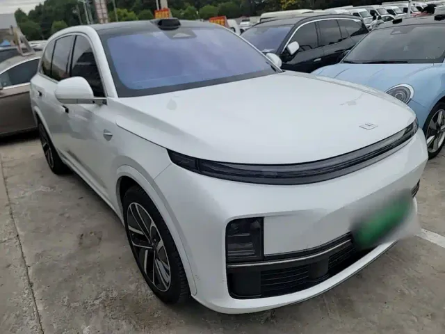 Li Auto L7 — Фото автомобиля 22