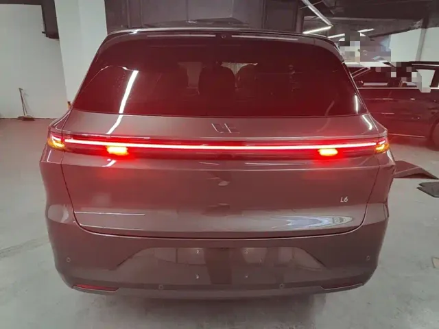 Li Auto L6 — Фото автомобиля 5