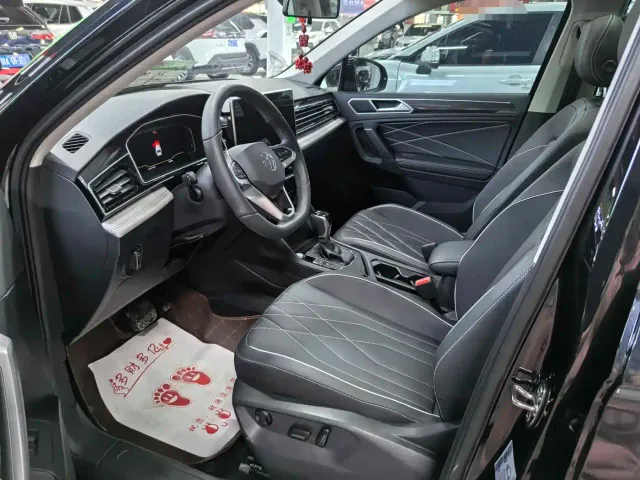 Volkswagen Tiguan L — Фото автомобиля 7